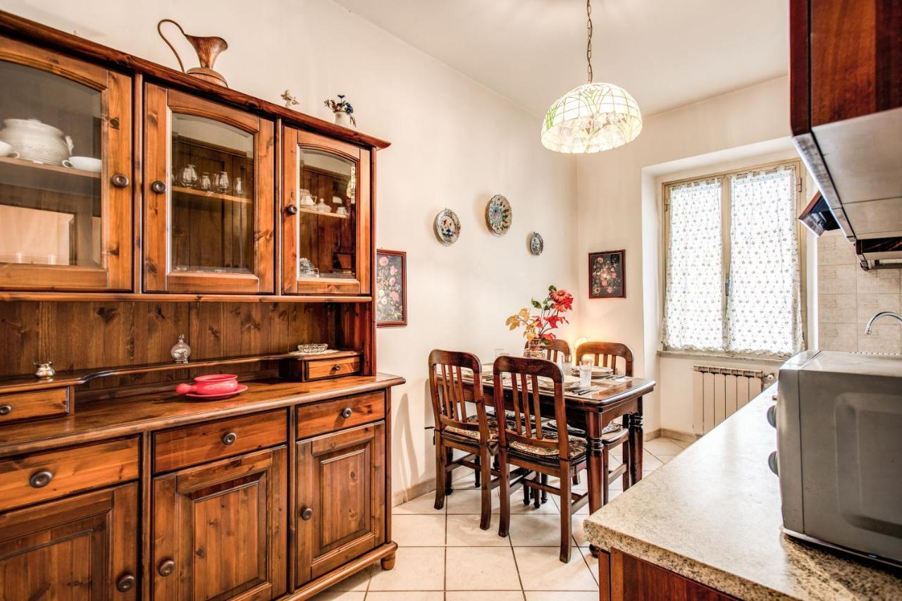 Warm In Ancient Building In Vatican-p S Pietro Apartment