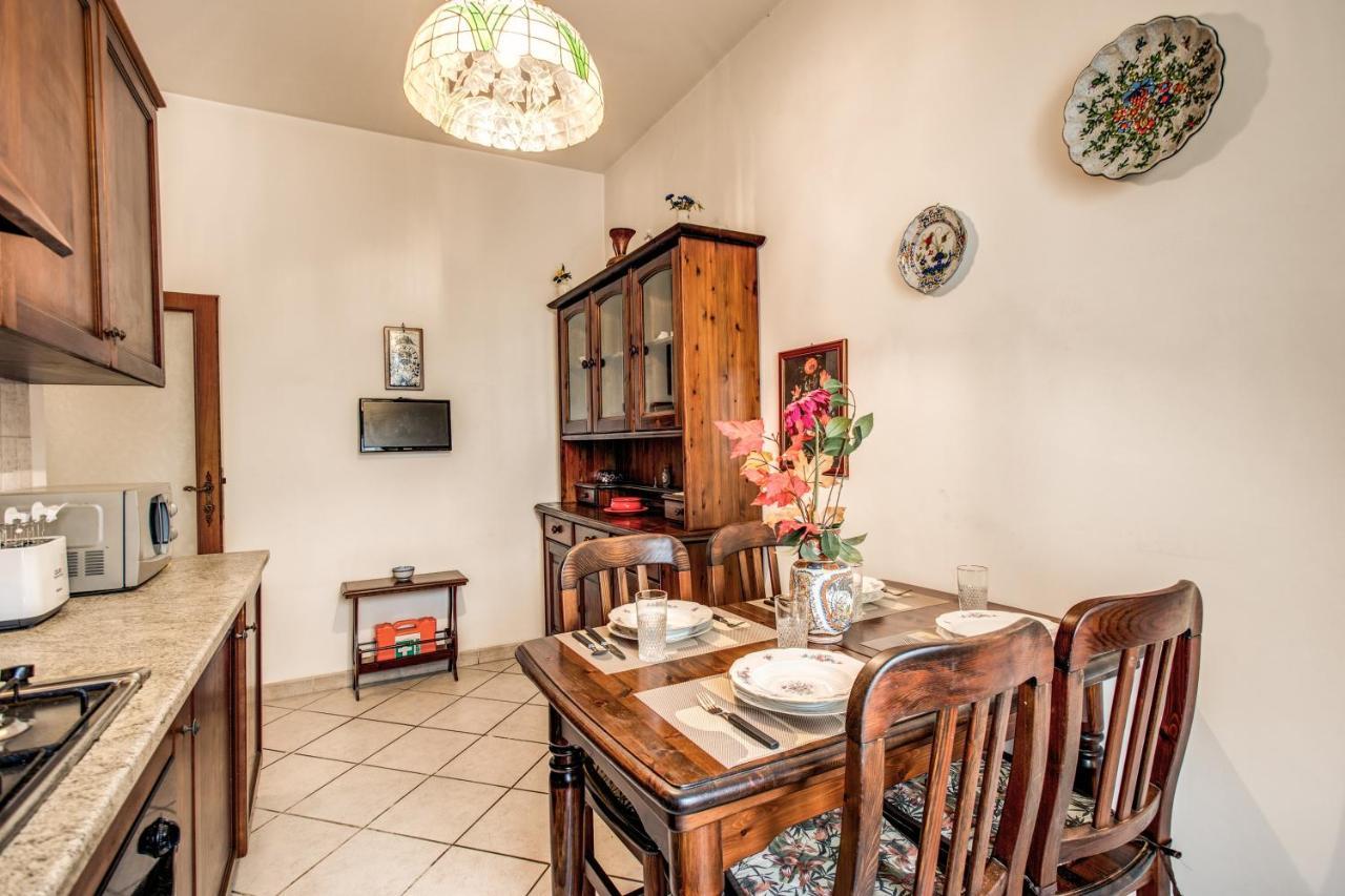 Warm In Ancient Building In Vatican-p S Pietro Apartment *