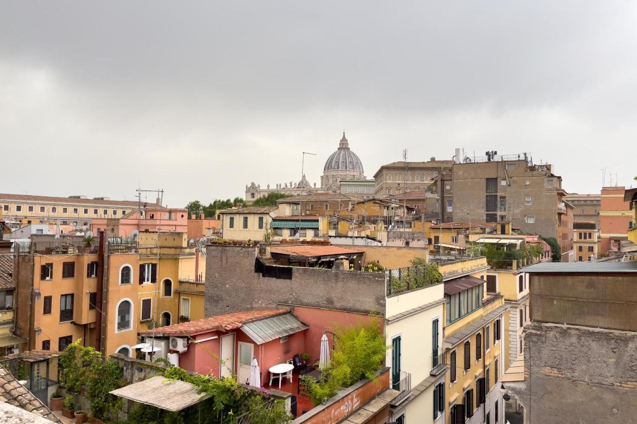Warm In Ancient Building In Vatican-p S Pietro Apartment
