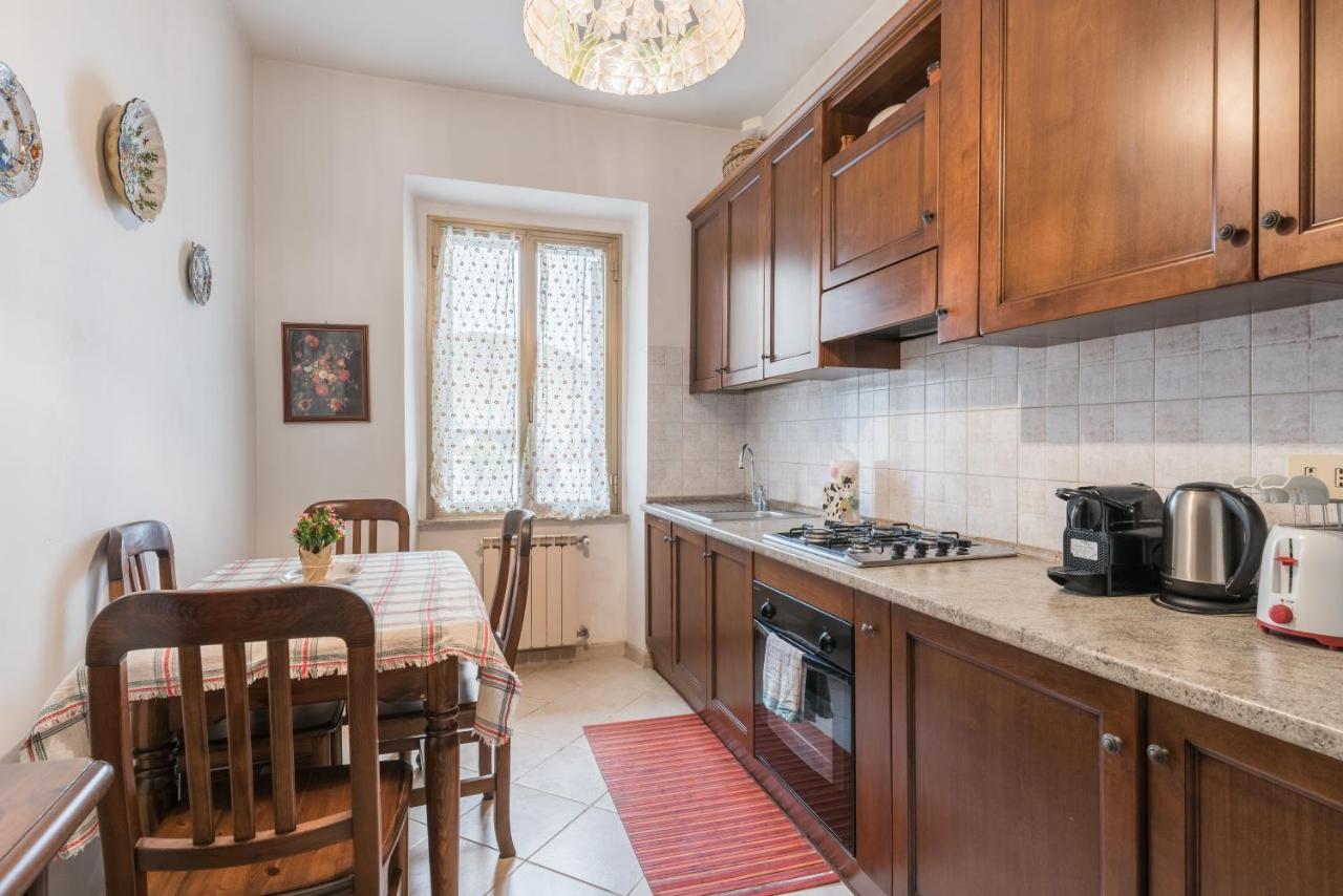 Warm In Ancient Building In Vatican-p S Pietro Apartment Rome