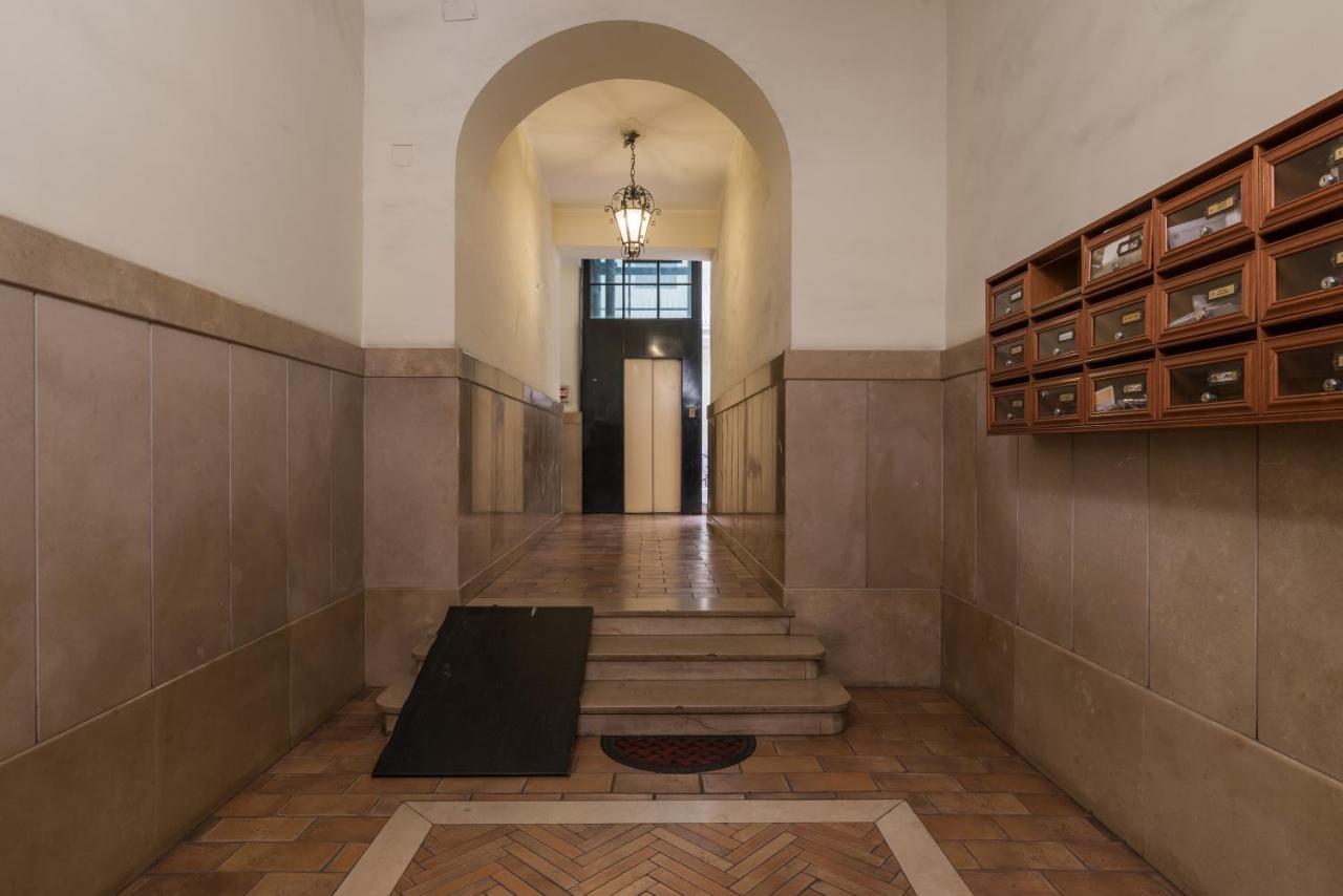 Warm In Ancient Building In Vatican-p S Pietro * Rome
