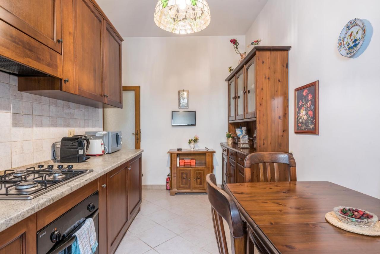Warm In Ancient Building In Vatican-p S Pietro Apartment