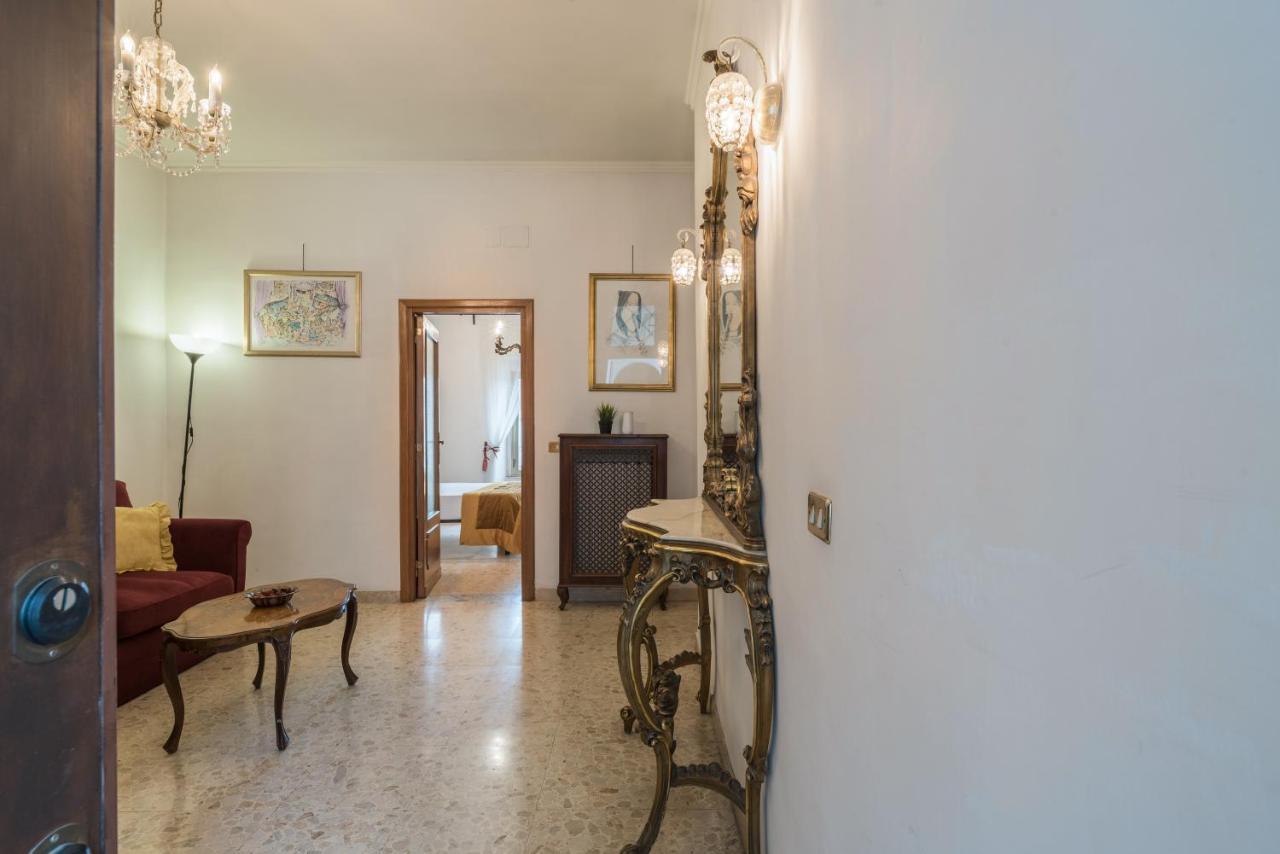 Warm In Ancient Building In Vatican-p S Pietro Apartment Rome