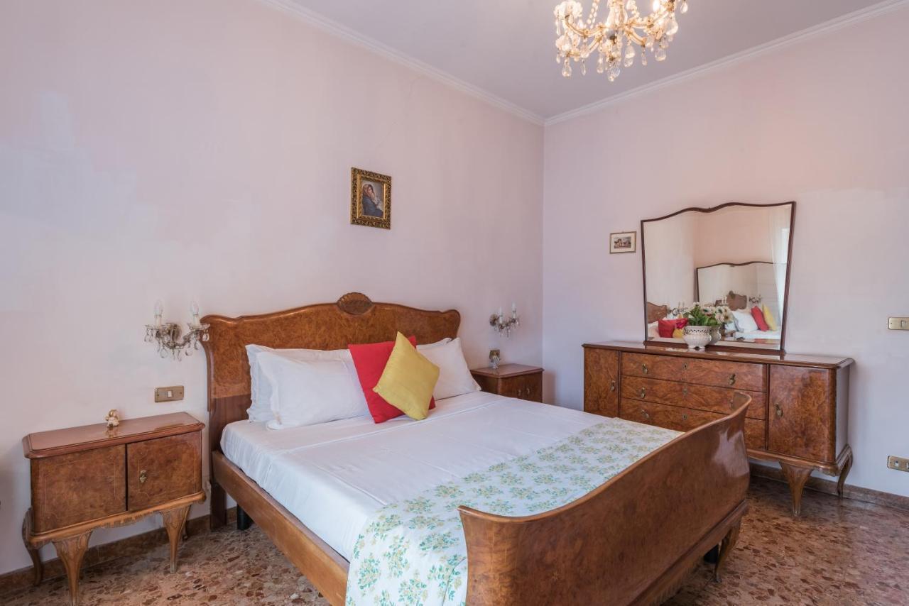 Warm In Ancient Building In Vatican-p S Pietro Apartment Rom